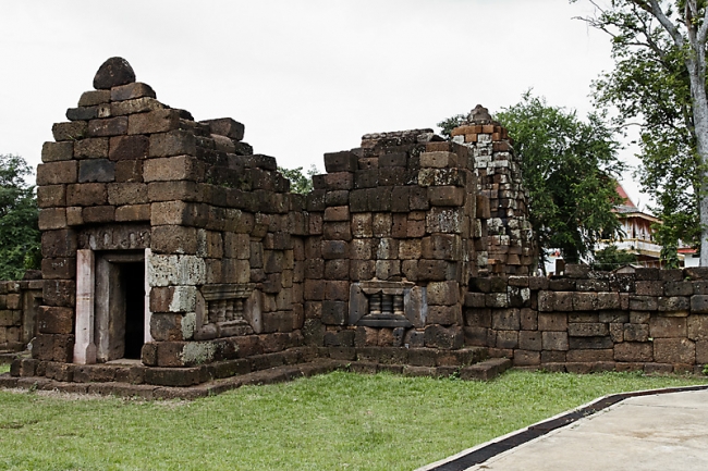Prasat Sa Kamphaeng Noi-019